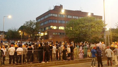 Sikhs block off a main road outside Luton Police station